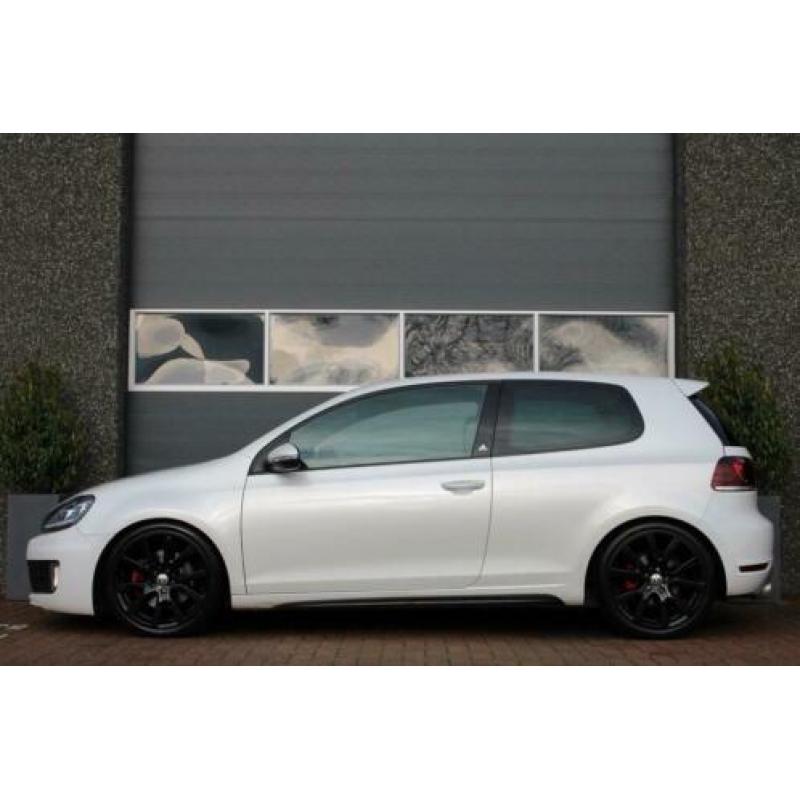 Volkswagen Golf 2.0 GTI DSG / PARELMOER / ADIDA € 13.950,00