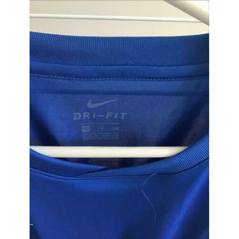 Aanbieding Nike kleding € 7,50 per stuk.