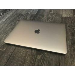 MacBook Pro 13 inch 2018 i7 2.7 Ghz Touch Bar 256GB