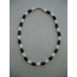 Kralen Ketting- Zwart Wit ?? Mooi Vintage