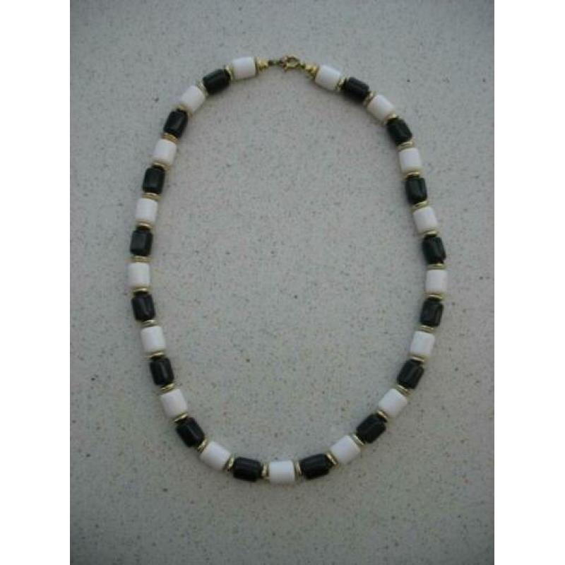 Kralen Ketting- Zwart Wit ?? Mooi Vintage