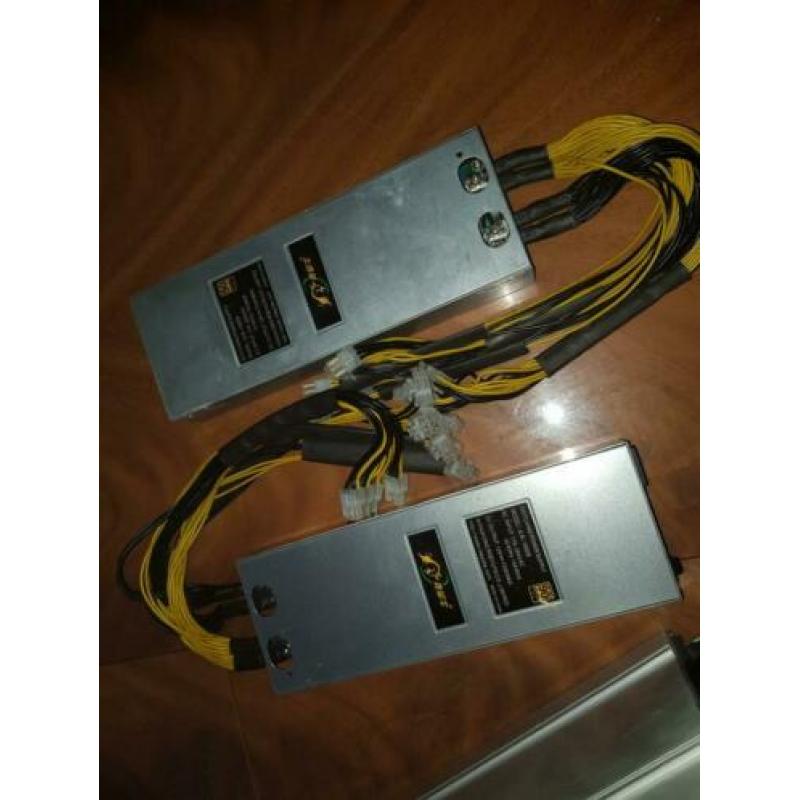2 bitmain antminers l3+ en voedingen