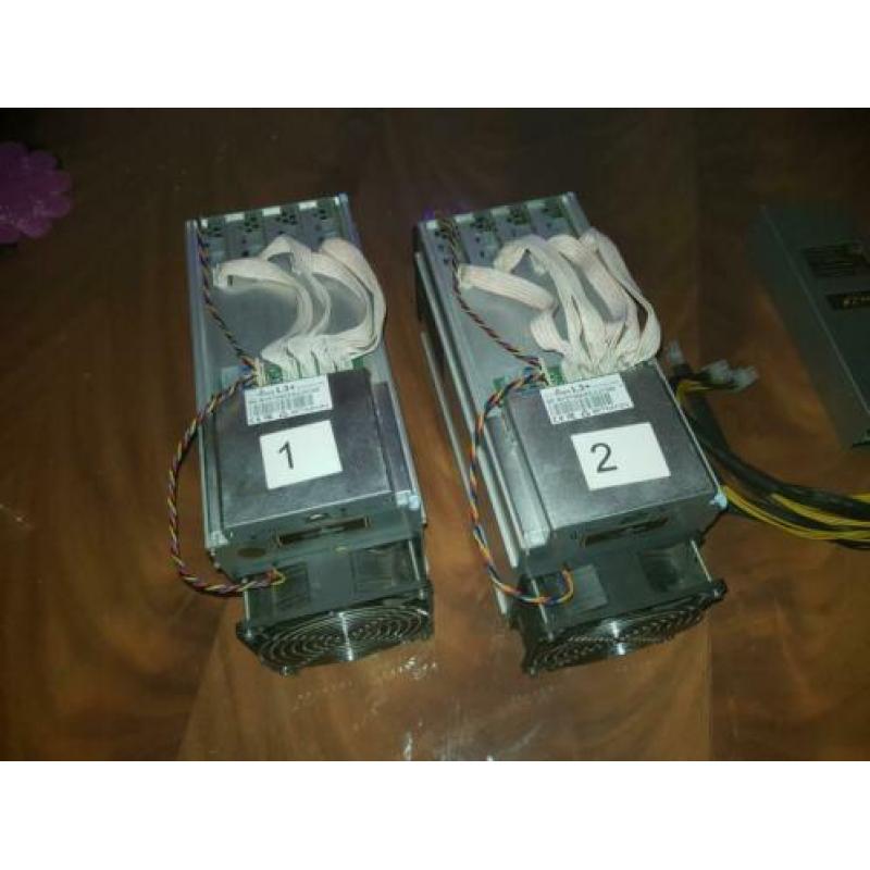 2 bitmain antminers l3+ en voedingen