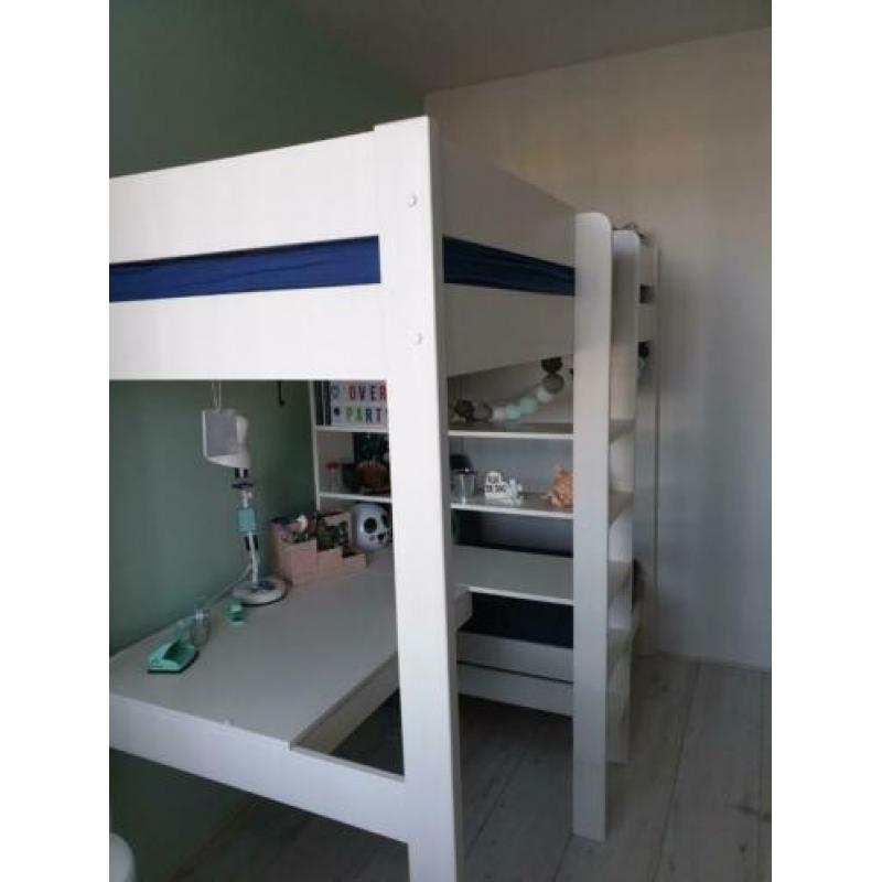 Witte hoogslaper met extra stoel/bed