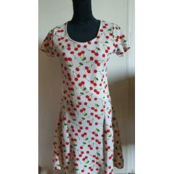 Een vrolijk kersenjurkje van Smashed Lemon M