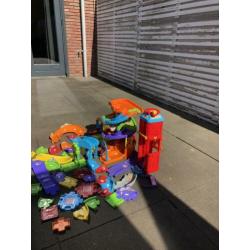 Toet toet auto parkeergarage en extra