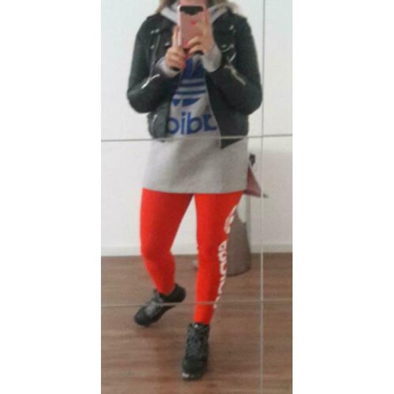 Adidas hoodie maat M