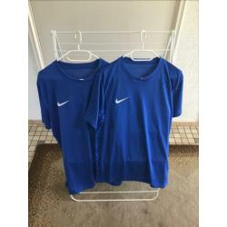Aanbieding Nike kleding € 7,50 per stuk.