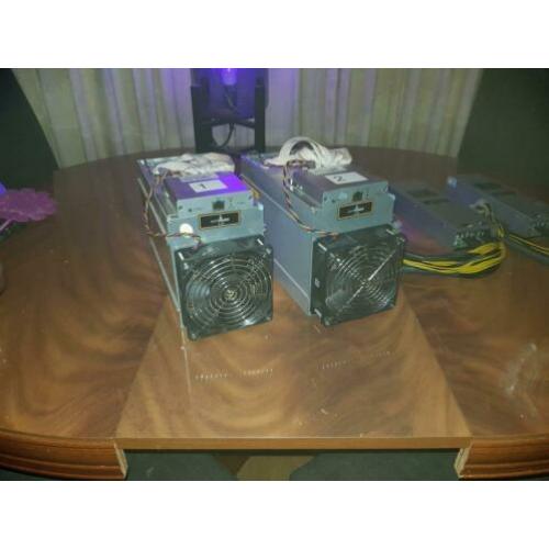 2 bitmain antminers l3+ en voedingen