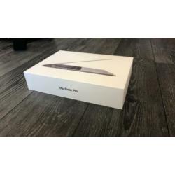 MacBook Pro 13 inch 2018 i7 2.7 Ghz Touch Bar 256GB