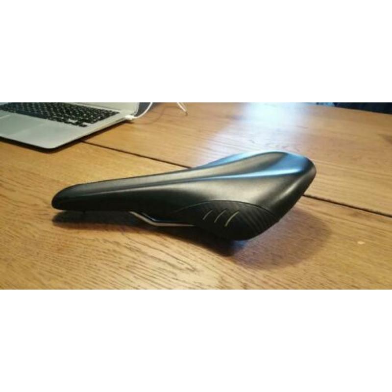 Fizik Arione Donna dames racefietszadel
