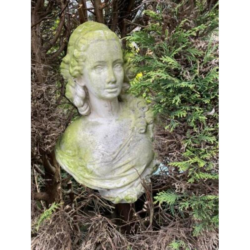 Tuinbeeld Romeins figuur op stalen sokkel
