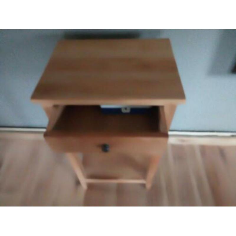 Massief teakhouten bijzettafel met lade en onderplank