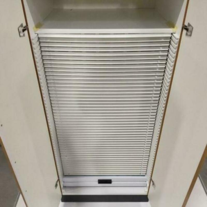 dia's opbergen in een originele kast van OPTIA met laden