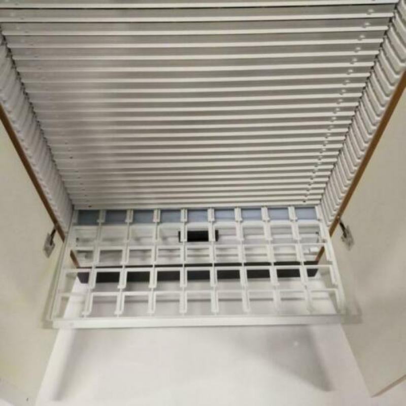 dia's opbergen in een originele kast van OPTIA met laden