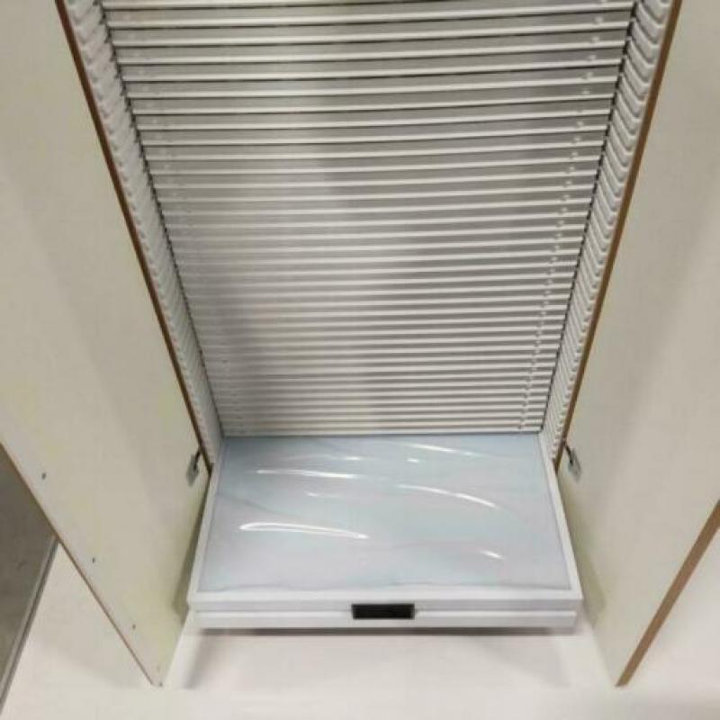 dia's opbergen in een originele kast van OPTIA met laden