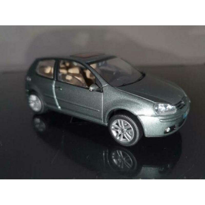 Volkswagen Golf V schaal 1:43