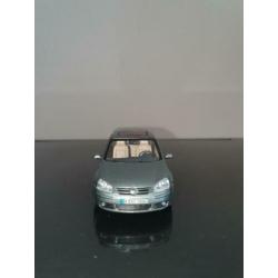 Volkswagen Golf V schaal 1:43