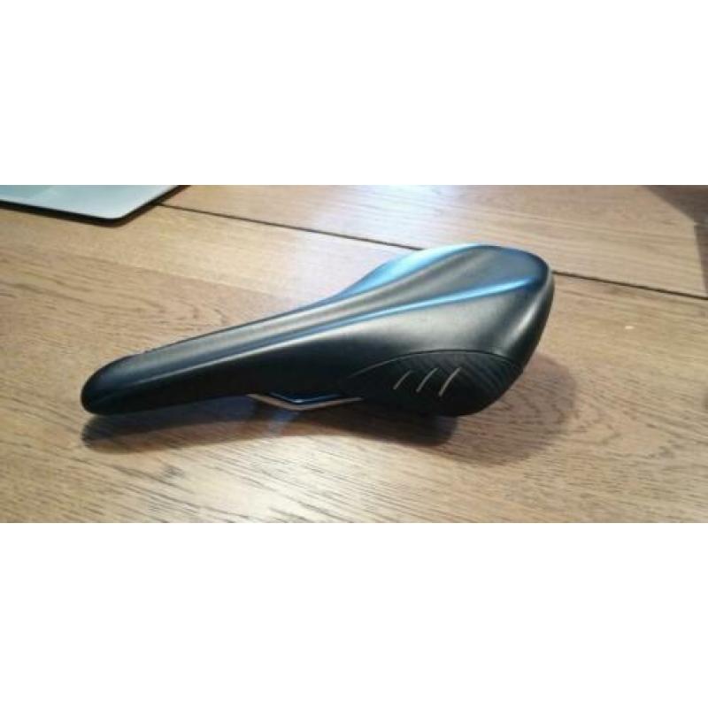 Fizik Arione Donna dames racefietszadel