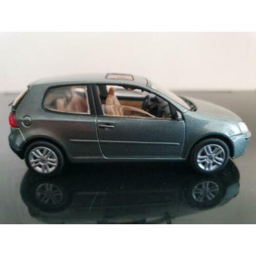 Volkswagen Golf V schaal 1:43