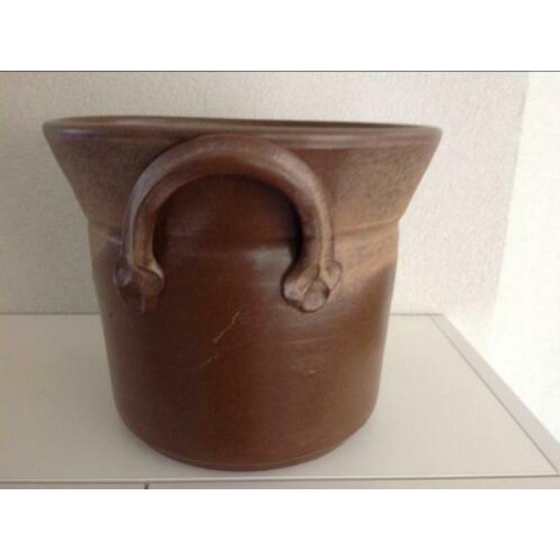 Bruine stenen bloempot