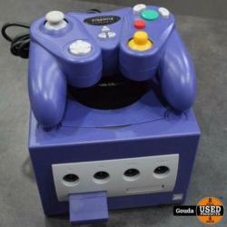 Game cube paars met kabels en controller 663