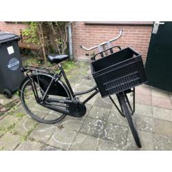 Omafiets met plastic mand