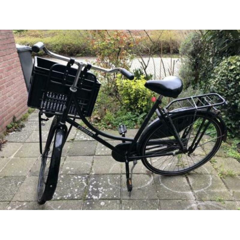 Omafiets met plastic mand