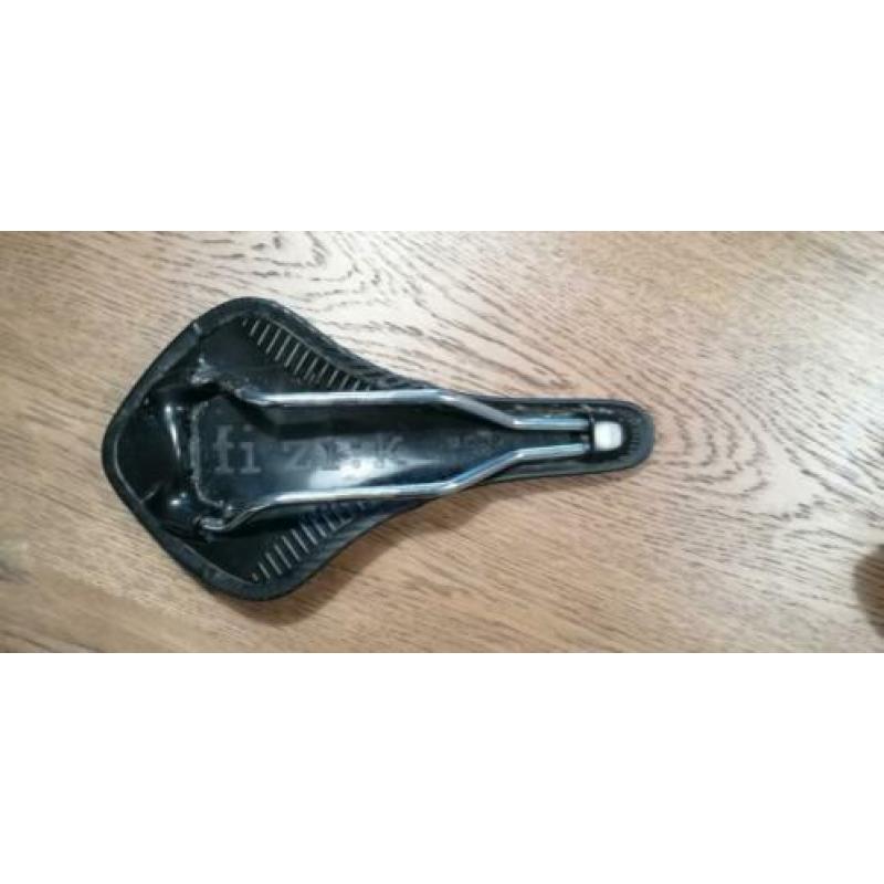 Fizik Arione Donna dames racefietszadel