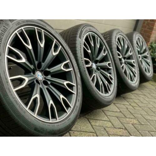 set 21 inch BMW X5 X6 G05 G06 zwarte velgen zomerbanden