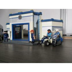 Compleet Playmobil politie bureau met extra's