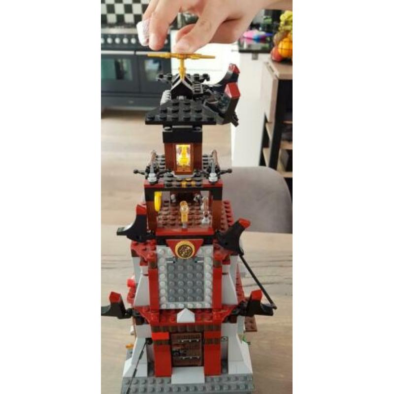 Ninjago toren compleet met boekje