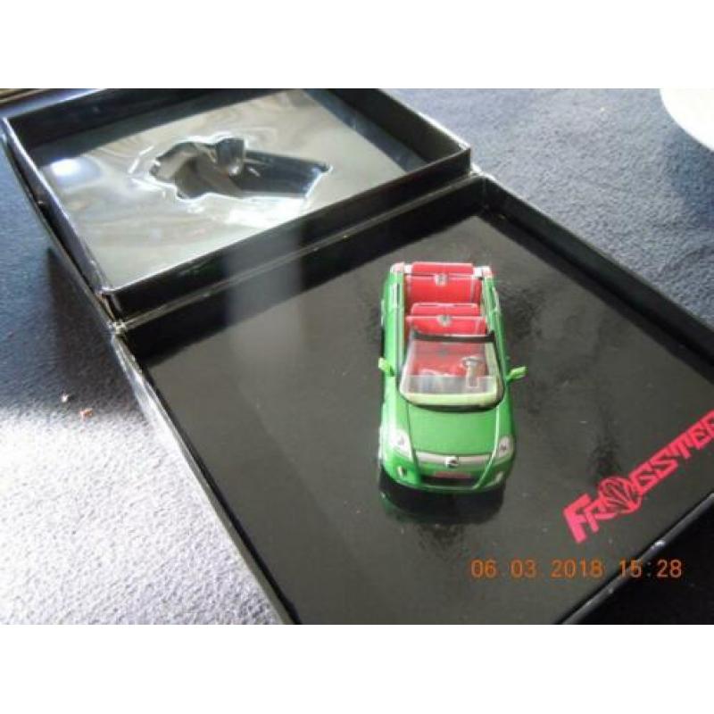 Opel Frogster model in prachtige presentatiebox.