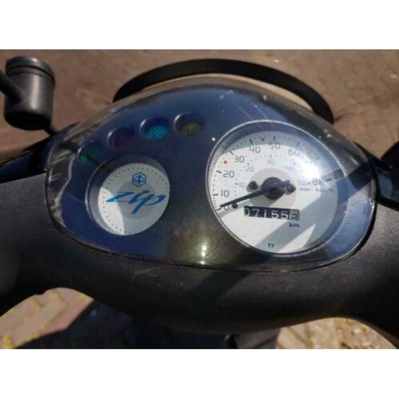 Mooie zwarte piaggio zip