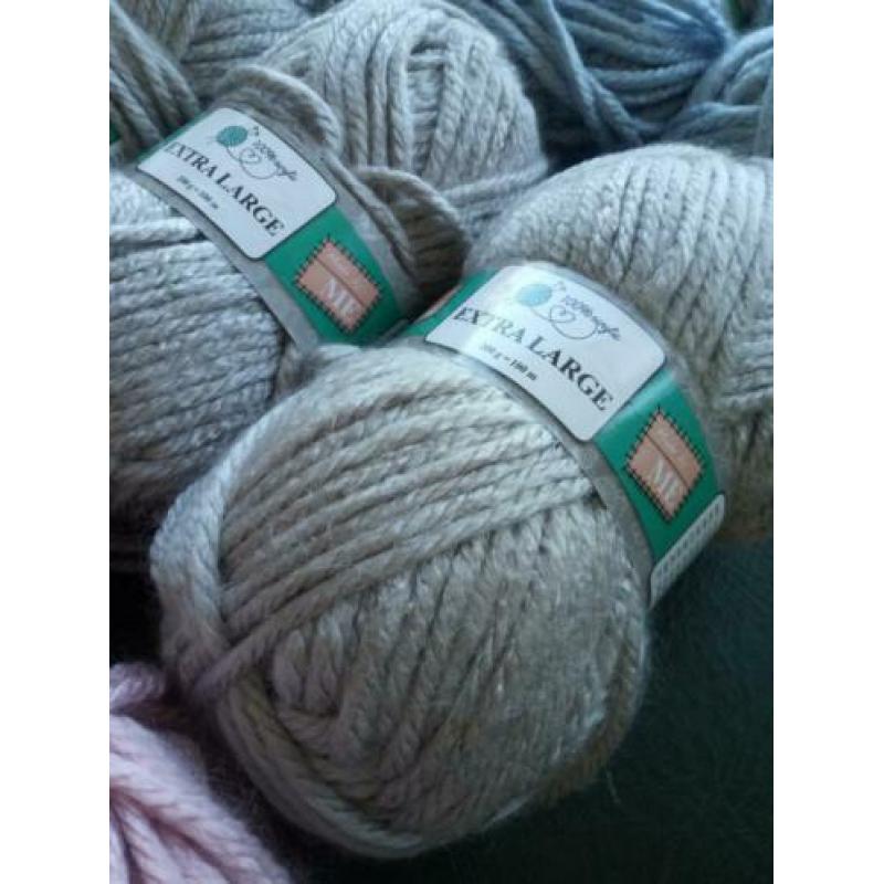 9 Bollen Wol (zacht roze, grijs en blauw)