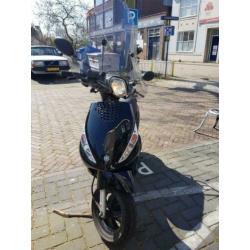 Mooie zwarte piaggio zip