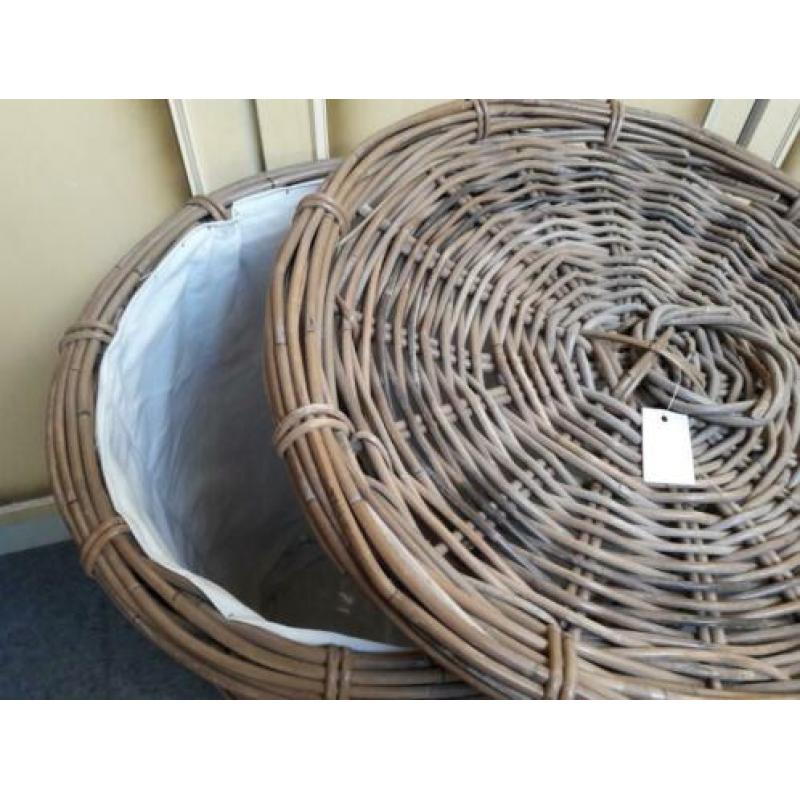 Mand met deksel nieuw breed 47 hoog 65