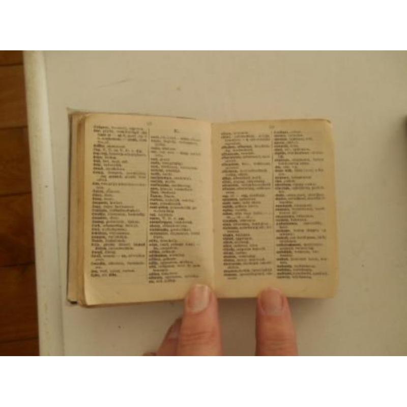 Mini zakwoordenboeken Engels Duits en Frans anno 1937