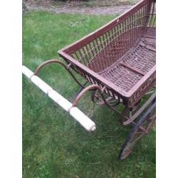 Antieke / vintage kinderwagen.