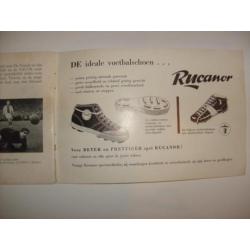 vintage jaren50 voetbal boekje IN en OM de VOETBALSPORT