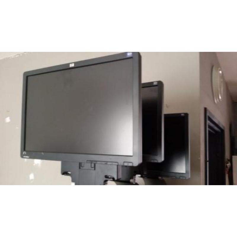 pc scherm 3x 19 inch met vga aansluiting