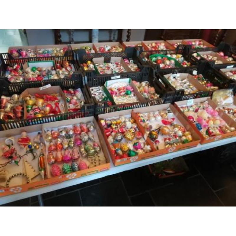 Oude glazen kerstballen, figuren, pieken