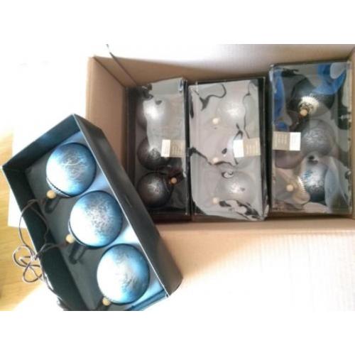 Kerstdecoratie kerstballen blauw wit
