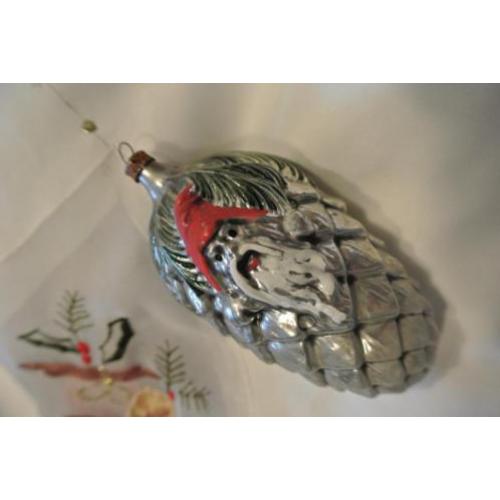Oude kerstversiering oude kerstballen dennenappel kerstman