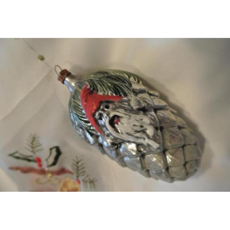 Oude kerstversiering oude kerstballen dennenappel kerstman