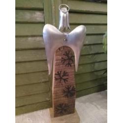 Prachtige grote engel van hout en metaal, hoogte 48 cm