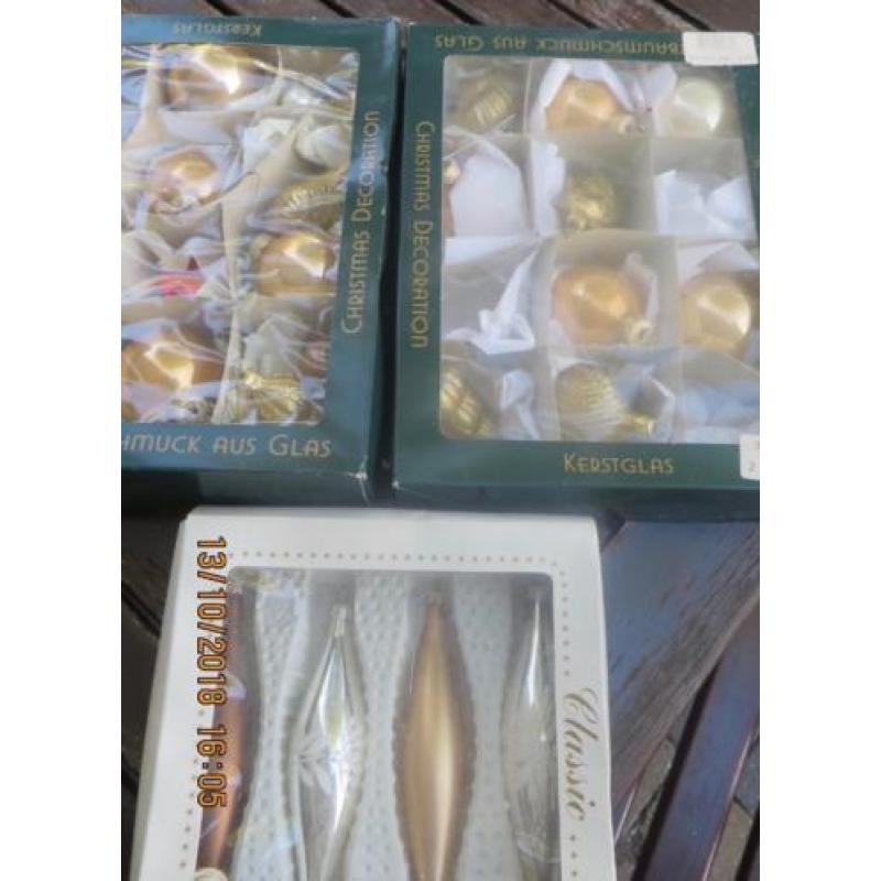 Diverse Kerstballen kleur goud, brons en zilver