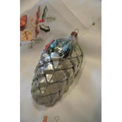 Oude kerstversiering oude kerstballen dennenappel kerstman