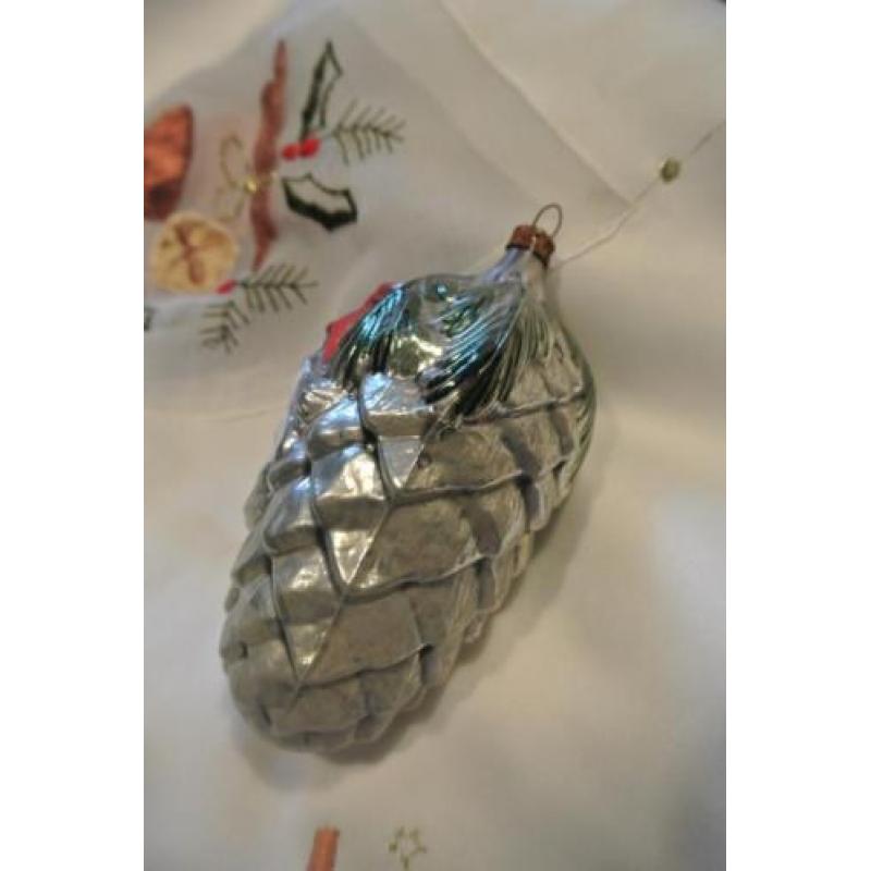 Oude kerstversiering oude kerstballen dennenappel kerstman