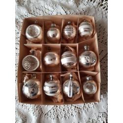 12 oude antieke brocante zilverkleurige kerstballen 2